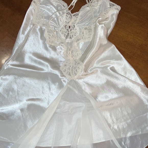 Victoria’s Secret nightgown bridal look - Picture 5 of 7